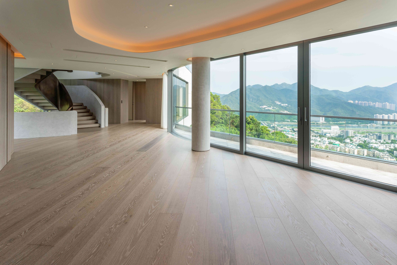 Für ein harmonisches Gesamtbild des Interieurs werden von Schotten & Hansen alle Details berücksichtigt und komplementär zum Boden Treppen, Übergänge und vieles mehr gefertigt.